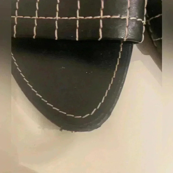 Vintage Chanel Kitten Heel Sandals with Interlocking CC logo - Picture 5 of 7